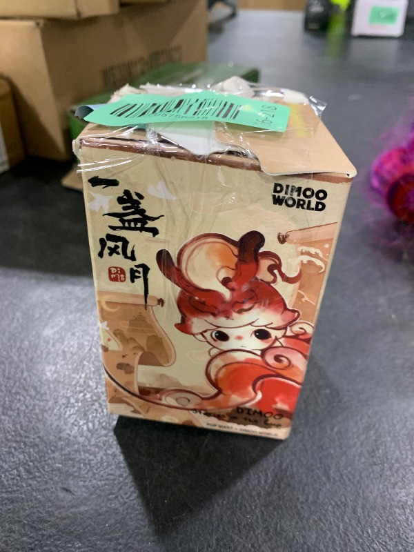 Photo 1 of Pop mart toy blind box