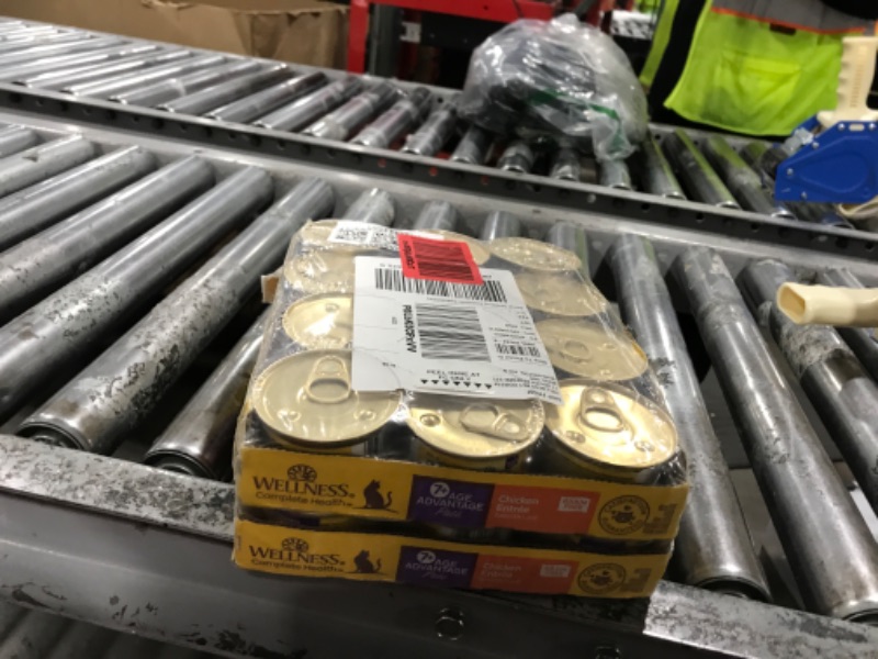 Photo 1 of Wellness Complete Health Pate Senior Wet Cat Food, Natural, Protein-Rich, Grain Free, 3 Ounce, 24 Pack, (Chicken Age Advantage)