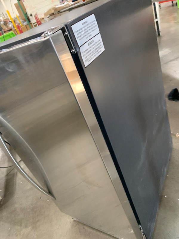 View 5 of (used) EdgeStar 15 in. 50 lbs. Built-in Ice Maker in Stainless Steel IB450SSP