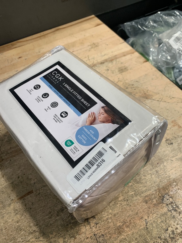 Photo 1 of ***PARTIAL SET/ MISSING PIECES*** Extra Deep King 400 Thread Count Cotton Fitted Sheet - Hotel Luxury Single Fitted Sheet Only - Easily Fits 18" to 24" Mattress - Soft, Wrinkle Free, Breathable & Comfy Extra Deep Pockets Cream Fitted