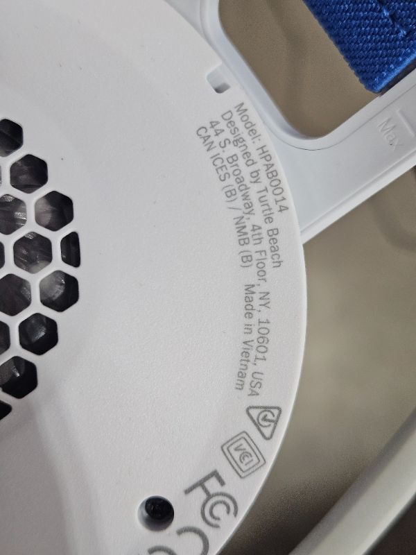 Photo 1 of ** see notes, for parts only *** Turtle Beach Atlas 200 Wired Gaming Headset Officially Licensed for PlayStation, PS5, PS4, 50mm Nanoclear Drivers, Flip-to-Mute Mic, Memory Foam Cushions, Floating Headband - WhiteLPNO467847608