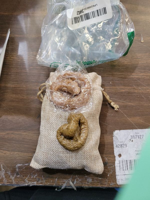 Photo 1 of 18 PCS Fake Flies Green Big Flies Fake Roaches Cross-Border Plastic Insect Flies Fake Poo Creative Novelty Funny Toy Soft Poo Set for Parties April Fool's Day