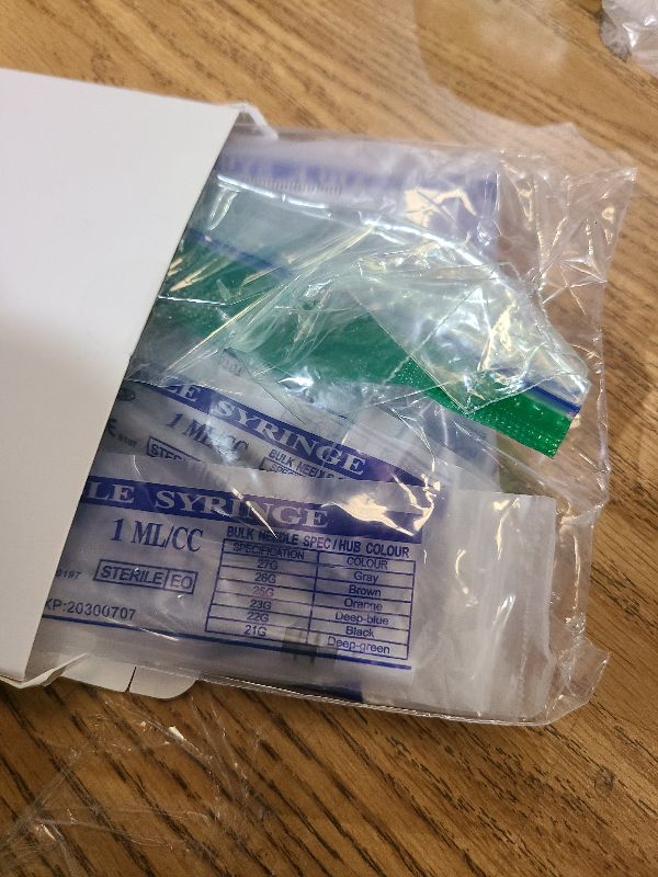 Photo 1 of 1ml Syringe Without Needle, 1ml Syringe for Liquids, Syringes for Scientific Labs, Measuring Liquids, Feeding Pets, 12 Pack Packaged