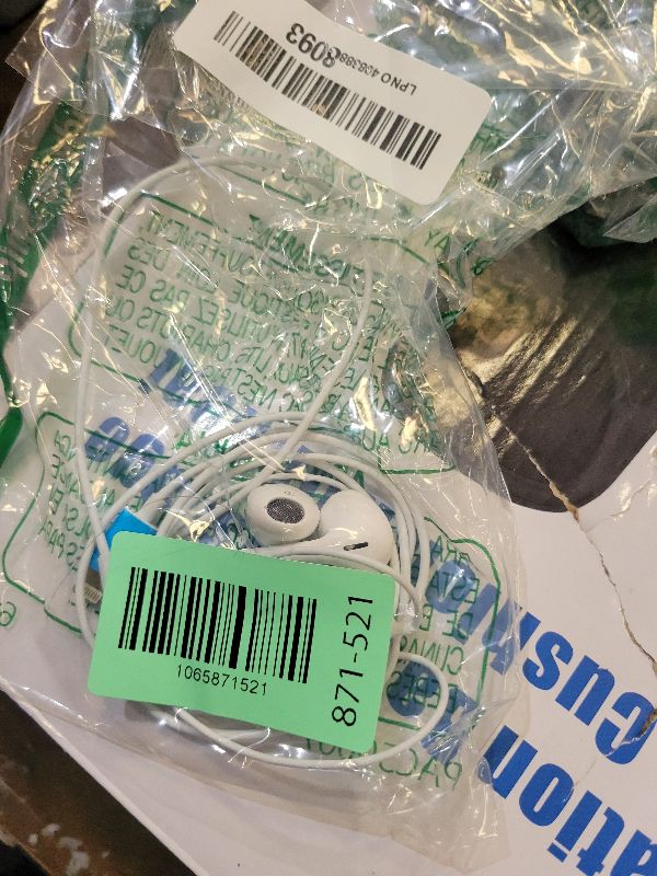 Photo 1 of 2 Pack iPhone Headphones Earbuds Connector(Built-in Mic & Volume Control) Headphones support for iPhone 14/13/12/SE/11/XR/XS/X/7/7Plus/8/8Plus Support All iOS System