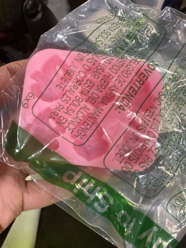 Photo 1 of 1 Pcs Christmas Chocolate Mold 3D Skull Designs DIY Pink Silicone Baking Molds Xmas Theme Food Grade Chocolate Candy Cake Moulds Homemade Cute Chocolate Mold for Christmas New Year Party Decoration