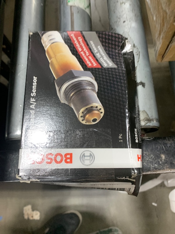 Photo 1 of BOSCH 17100 Premium Original Equipment Oxygen Sensor - Compatible with Select Audi A4, A4 allroad, A4 Quattro, A5, A5 Quattro, A5 Sportback, A8 Quattro, Q5, Q7, RS5; Volkswagen Beetle, Jetta