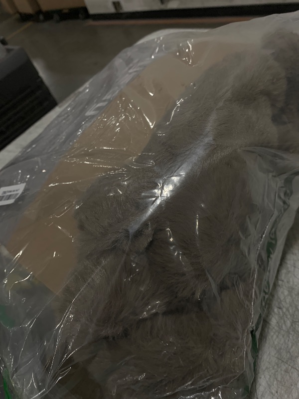 Photo 1 of NON FUNCTIONAL - PARTS ONLY ----------------------------------------SIMILAR TO STOCK PHOTO ------------------------------------------------------------------------------------------------------------------------------Anysay Heated Blanket Throw with 1/2/4