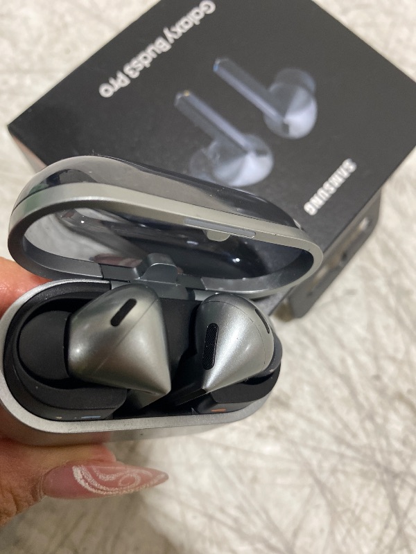 Photo 1 of Samsung Galaxy Buds 3 Pro AI True Wireless Bluetooth Earbuds, Noise Cancelling, Sound Optimization, Redesigned Comfort Fit, Silver [US Version, Amazon Exclusive, 2Yr Warranty]