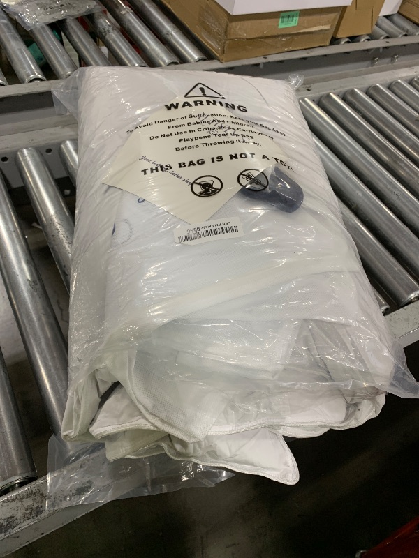 Photo 1 of Saisier White Goose Feather Down Fiber Comforter Queen Size, Premium All Season Duvet Insert, Hotel Style Bedding Comforter, 42 Oz Lightweight (90x90,White)