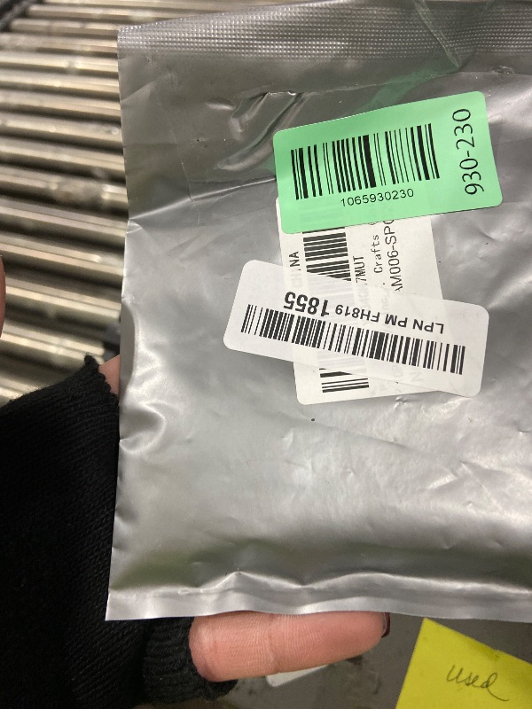 Photo 1 of 10Pack 3/4 Inch(19mm) Gold Spring O Rings Clip Keychain Metal Round Carabiner Clips Keyrings Snap Hook Buckle Shoulder Bag Purse Chain Rings Clip Replacement Keychain Lanyard Leather DIY Crafts