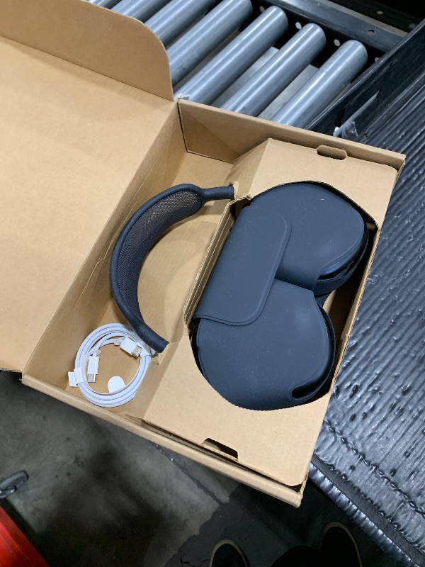 Photo 1 of Apple AirPods Max - Midnight (Renewed)