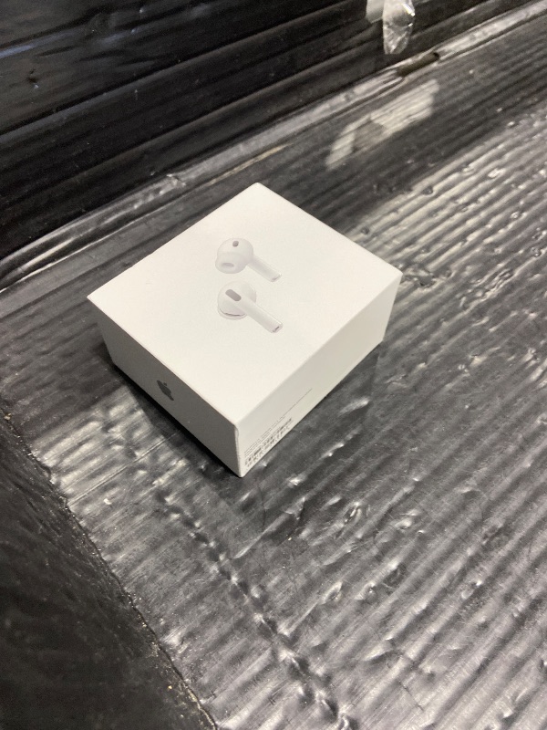 Photo 1 of Apple AirPods Pro 3 Wireless Earbuds, Active Noise Cancellation, Live Translation, Heart Rate Sensing,Hearing Aid Feature,Bluetooth Headphones,Spatial Audio, High-Fidelity Sound, USB-C Charging, White