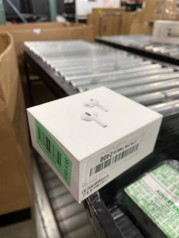 Photo 1 of Apple AirPods Pro 3 Wireless Earbuds, Active Noise Cancellation, Live Translation, Heart Rate Sensing,Hearing Aid Feature,Bluetooth Headphones,Spatial Audio, High-Fidelity Sound, USB-C Charging, White