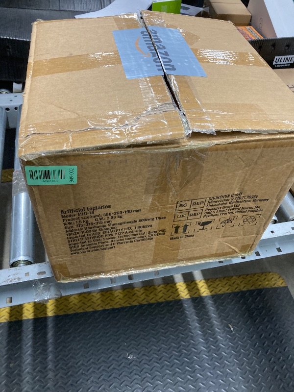 Photo 1 of ***ONLY ONE BALL***VEVOR 2 Pcs 16” Artificial Plant Topiary Ball, 4 Layers Faux Boxwood Balls, All-Year Green Faux Plant Decorative Balls for Backyard, Balcony,Garden, Wedding and Home Décor