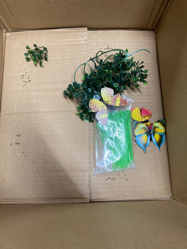 Photo 1 of ***ONLY ONE BALL***VEVOR 2 Pcs 16” Artificial Plant Topiary Ball, 4 Layers Faux Boxwood Balls, All-Year Green Faux Plant Decorative Balls for Backyard, Balcony,Garden, Wedding and Home Décor