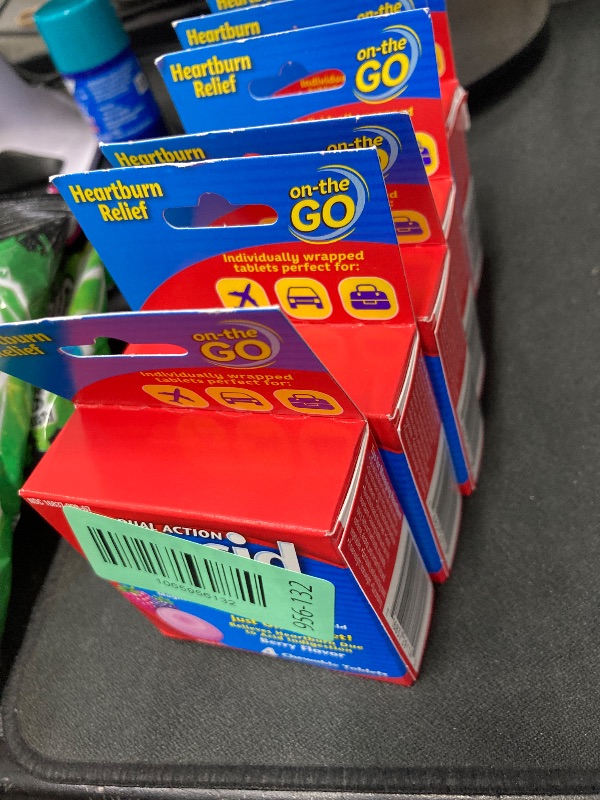 Photo 1 of 6 Pepcid Complete Acid Reducer + Antacid for Acid Reflux, 10mg Famotidine, 800mg Calcium Carbonate & 165mg Magnesium Hydroxide per Antacid Chew, Individual Packets, Berry Flavored, 4 ct