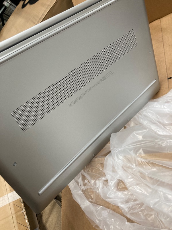 Photo 1 of **********IT'S MISSING THE CHARGER******** HP Laptop 17-cp0007ds 17.3" HD+, AMD Ryzen 3 5300U 8GB RAM 512GB SSD