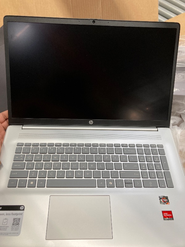 Photo 1 of **********IT'S MISSING THE CHARGER******** HP Laptop 17-cp0007ds 17.3" HD+, AMD Ryzen 3 5300U 8GB RAM 512GB SSD