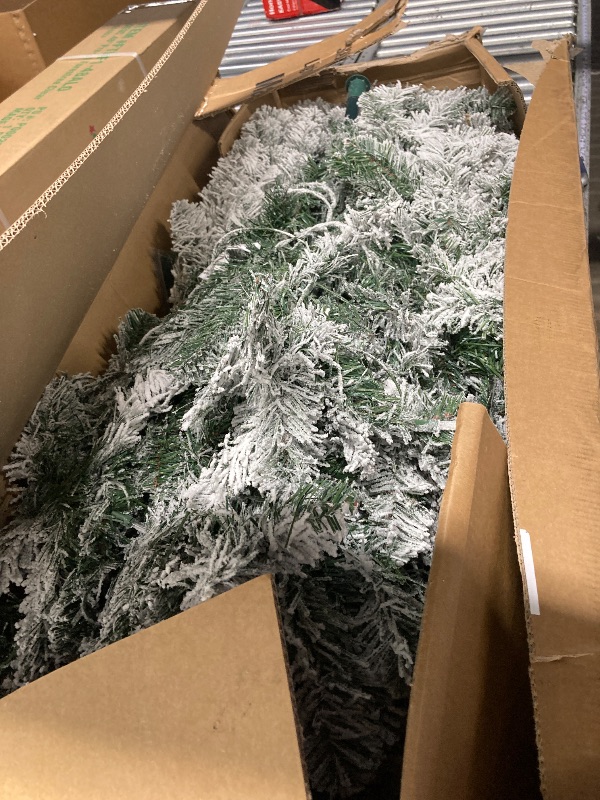 Photo 1 of ***It's used; it's unknown if it's missing parts and if it works 100%.****Kadunmina 4FT White Christmas Tree with Standalone String Lights – Small Artificial Lighted Xmas Tree with 122 Branch Tips, Non-Pre-Lit Slim White Mini Tree for Indoor & Party Décor