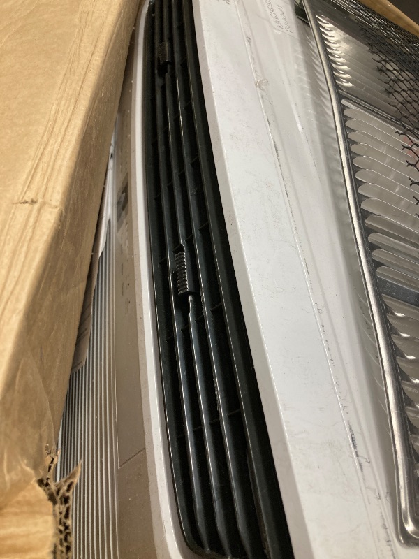 Photo 1 of ** PARTS ONLY** Frigidaire 12,000 BTU Window Air Conditioner with Supplemental Heat, Cools & Heats Up to 550 Sq. Ft., Remote Control, Quiet Operation, Eco Mode, 3 Fan Speeds, White
