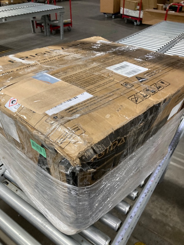 Photo 1 of ** PARTS ONLY** Frigidaire 12,000 BTU Window Air Conditioner with Supplemental Heat, Cools & Heats Up to 550 Sq. Ft., Remote Control, Quiet Operation, Eco Mode, 3 Fan Speeds, White