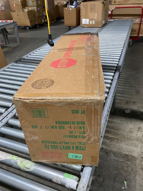 Photo 1 of *TOP PORTION OF TREE DOES NOT LIGHT*


National Tree Company 7 ft Pre-Lit North Valley Spruce Artificial Christmas Tree, 500 Clear Lights, 1,096 Tips, Includes Stand, Green