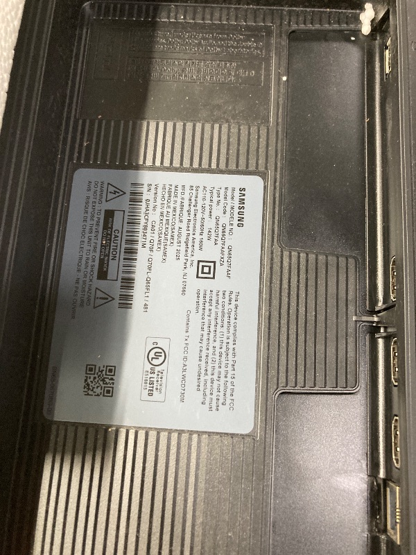 Photo 1 of ***This TV is broken, it doesn't work, it's damaged, it's only sold by the piece. If your TV is missing a part, this is the optio*****It's broken, it doesn't work, it's damaged.****it's broken***Samsung 65-Inch Class QLED Q7F Series Samsung Vision AI Smar