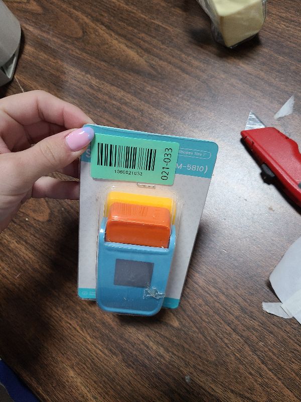 Photo 1 of 1 inch Square Punch Craft Lever Punch Handmade Paper Punch for Crafting Scrapbooking Cards,DIY Cards Making 1X1 inch Equilateral Square Color by Random