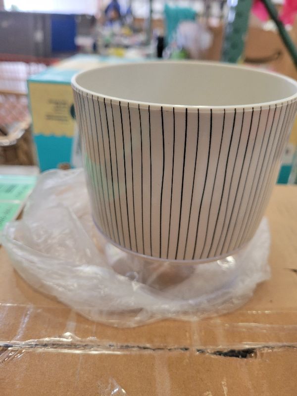 Photo 1 of 
4 Pcs Self Watering Planter Pots, Indoor Plant Plastic Flower Pot with Transparent Visible Water Storage Tank Drainage Hole, Suitable for Indoor and Outdoor Gardens Plant Pot-Stripe