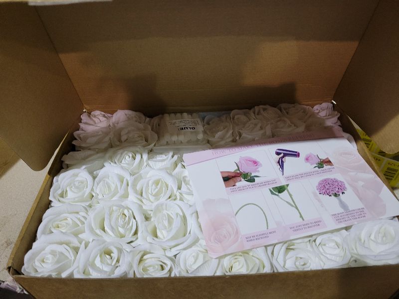 Photo 1 of 100 Pcs Fake Roses Bulk White Artificial Flowers, Artificial Velvet Silk Roses Bouquet with Stems for Wedding Decoration, Fake Flowers in Vase Valentines Day Floral Arrangement Centerpiece Home Decor