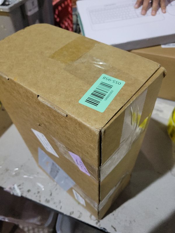 Photo 1 of 100 Pcs Fake Roses Bulk White Artificial Flowers, Artificial Velvet Silk Roses Bouquet with Stems for Wedding Decoration, Fake Flowers in Vase Valentines Day Floral Arrangement Centerpiece Home Decor