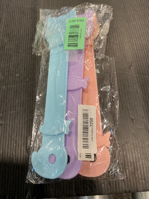 Photo 1 of AionneWie 3PCS Cat Treat Spoons Set - Multi-Function Squeeze Feeding Spoon for Licky Treats & Wet Food, Strip Feeder Design (3 Colors Available)