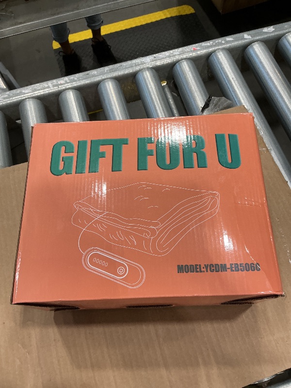 Photo 1 of *USED*
ESTINGO Heated Throw Blanket Electric Blanket Throw, Heated Blanket with 5 Heating Levels & 4 Hours Auto Off, Super Cozy Soft Sherpa Heating Blanket with Fast Heating for Bedding, 50"x60", Light Gray