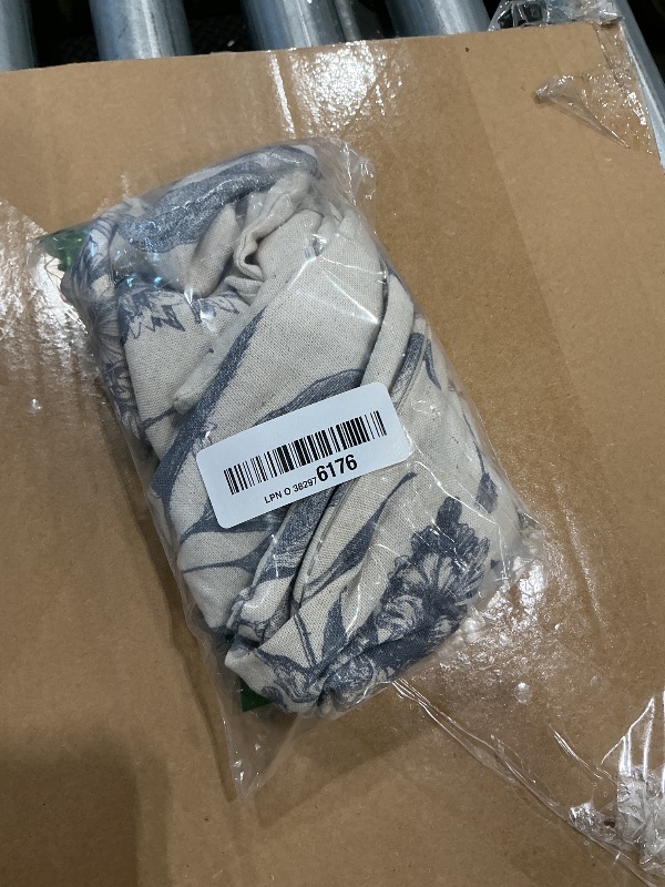 View 2 of *USED*
Foindtower Set of 2 Linen Floral Vintage Throw Pillow Covers Neutral Accent Print Decorative Cushion Covers Farmhouse Boho Home Decor for Sofa Chair Couch Bedroom Living Room,18×18 Inch,Blue