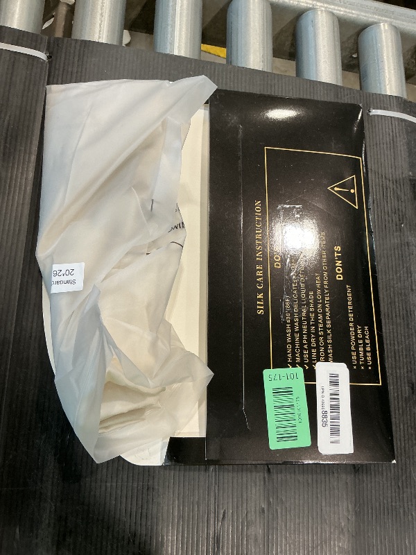 Photo 1 of ***MISSING PIECE*** ***READ CLERK NOTES*** Silk Pillow Cases 2 Pack, Mulberry Silk Pillowcases Standard Set of 2, Health, Smooth, Anti Acne, Beauty Sleep, Both Sides Natural Silk Satin Pillow Cases for Women 2 Pack with Zipper for Gift, Ivory