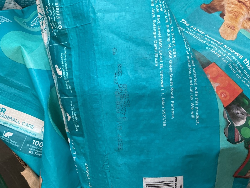 Photo 1 of ***CAT & DOG FOOD MIX*** ***SEE WAREHOUSE PHOTOS*** IAMS Proactive Health Indoor Weight Control & Hairball Care Adult Dry Cat Food, Chicken & Turkey Recipe, 22 lb. Bag