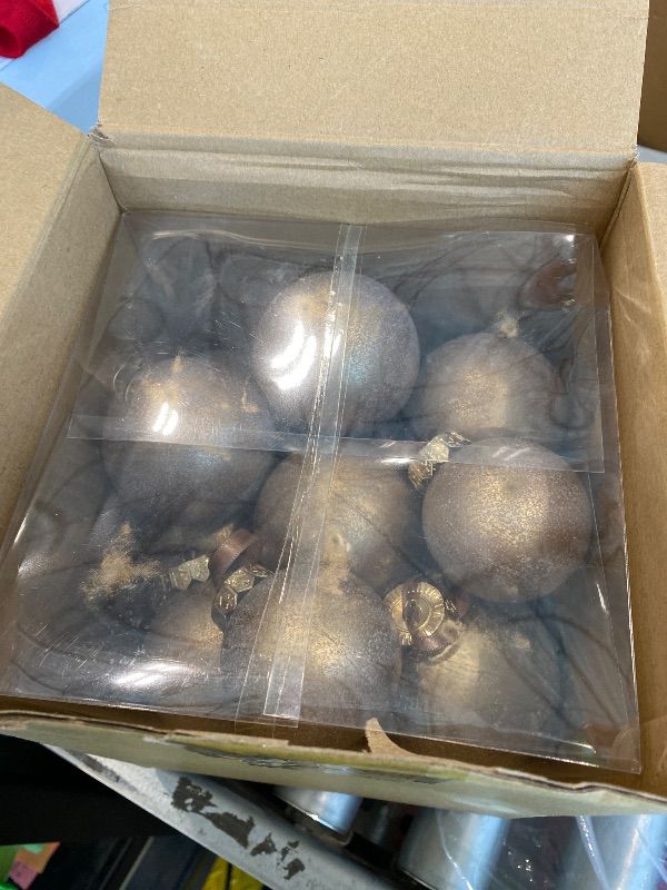 Photo 1 of *MINOR DAMAGE - USED*
Yunlly 18 Pcs Textured Christmas Ball Ornaments 2.36'' 2.76'' 3.15'' Neutral Copper Ornament Modern Farmhouse Brown Hanging Christmas Decor Vintage Tree Decor for Xmas Shatterproof Home(Brown)