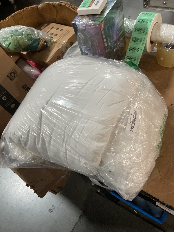 Photo 1 of ***(HEAVILY USED/ MINOR DAMAGE)***JOLLYVOGUE Queen Comforter Set, 3 Pieces White Seersucker Comforters Queen Size, Lightweight & Fluffy Bedding Sets Queen for All Season with 1 Ruffle Comforter and 2 Ruffle Pillowshams