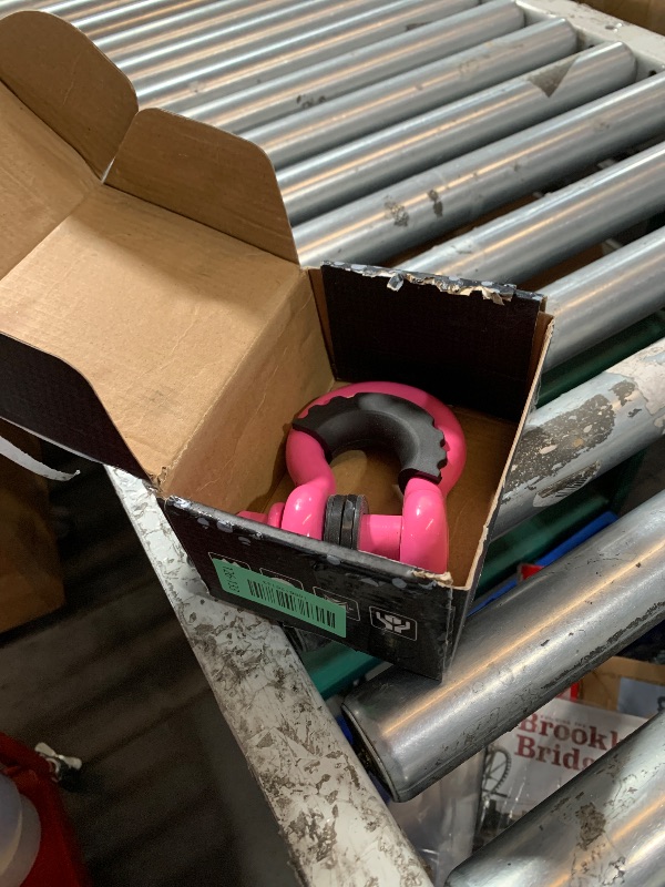 Photo 1 of ***(PARTIAL SET/ ONLY 1)***Nilight 2 Pack 3/4" D-Ring Shackle with 7/8" Screw Pin 41,887lbs Break Strength, Heavy Duty Off Road Recovery Shackle with Isolators Washers for Use with Tow Strap, Winch, Off-Road Jeep Truck Vehicle