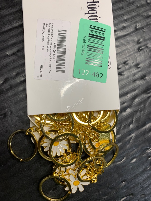 Photo 1 of Huquary 36 Pcs Flower Daisy Keychains Bulk Handbag Keychain Charms Aesthetic Snowflake Key Rings for Women Handbags Purse Gift(Daisy)