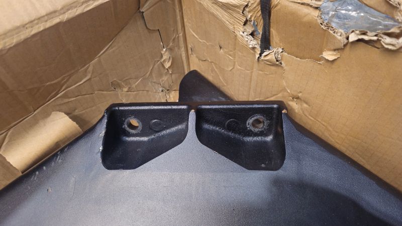 Photo 1 of ***PARTS ONLY***CURT 16032 Puck System 5th Wheel Legs for Select Ford F250 to F450, 8' Bed, 30K