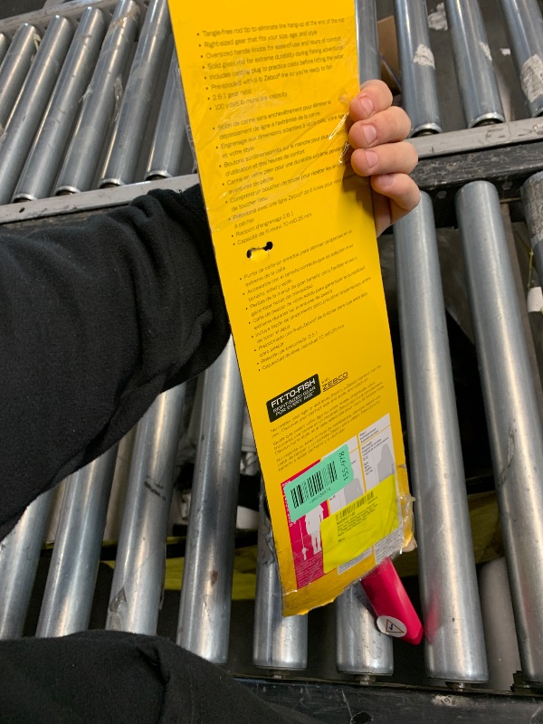 Photo 1 of ***MISSING PARTS***Zebco Kids Splash Floating Spincast Reel and Fishing Rod Combo, 29-Inch 1-Piece Fishing Pole, Size 20 Reel, Right-Hand Retrieve, Pre-Spooled with 6-Pound Cajun Line, Pink