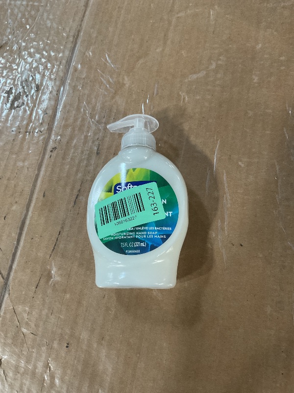 Photo 1 of * only comes with one **
Softsoap New 804036 Hand Soap 7.5Oz Aloe Vera (6-Pack) Hand and Bar Soaps Wholesale Bulk Health and Beauty Hand and Bar Soaps Irish Spring