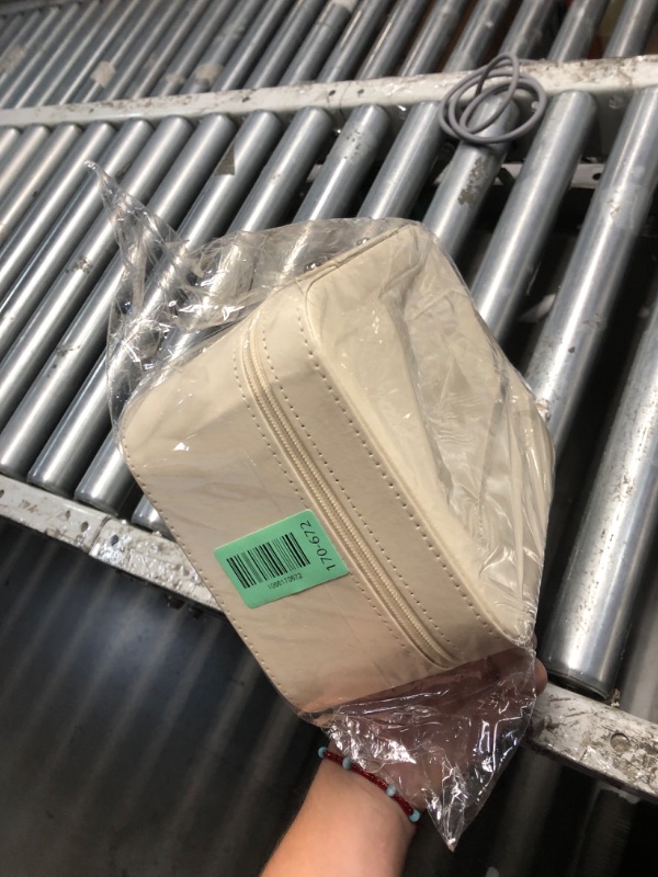 Photo 1 of [Bridal Makeup Bag with Mirror] Large-capacity travel makeup storage bag, with compartments and a free brush pouch, waterproof PU makeup bag, durable structure & portable design (White Style)