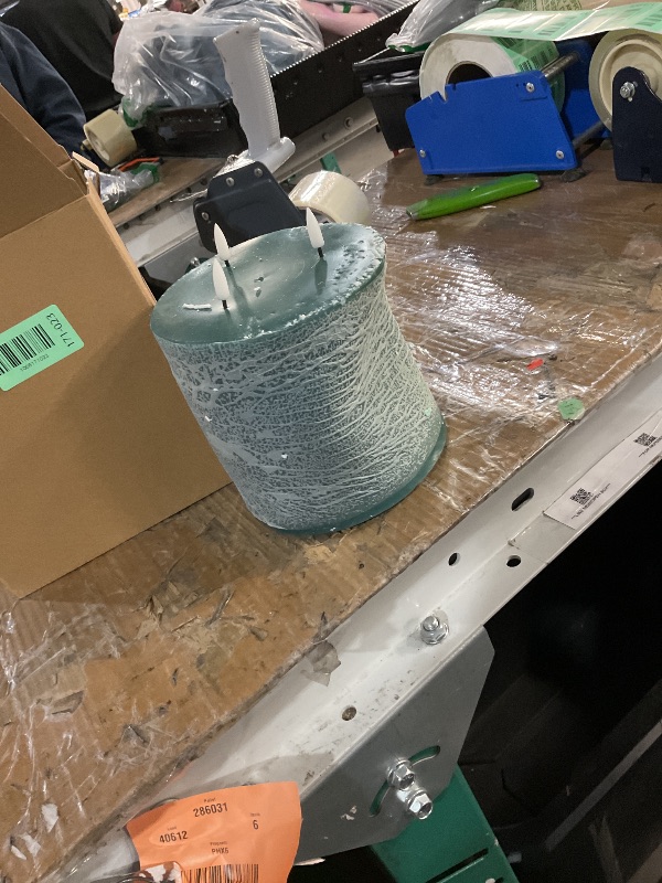 Photo 1 of * candle is bent *
Girimax Green 3 Wick Flameless Candle with Remote, 6x6 inch Large Christmas LED Pillar Candle, Battery Operated Real Wax Flickering