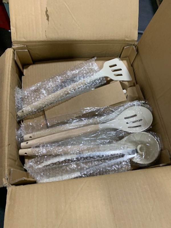 Photo 3 of Astercook Ceramic Non-stick Cookware 21 Pcs Pots and Pans Set, Detachable Handle, RV Kitchen Non Stick Cooking Set Removable Handles, Oven Safe, Induction Ready, Stackable, Cream White