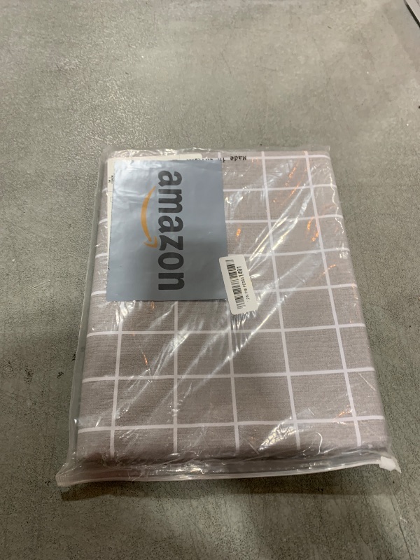 Photo 1 of ****Stock Photo Similar to Product****
Romanstile Rectangle Vinyl PVC Tablecloth, 100% Waterproof Buffalo Plaid Plastic Table Cloth, Oil Proof Heavy Duty Wipeable Table Covers for Dining/Camping/Picnic/Outdoor - 60 x 120, Gray and White