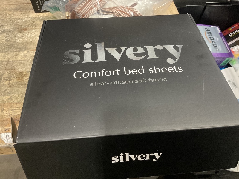 Photo 1 of "SLIVERY KING SIZE SHEET SET"