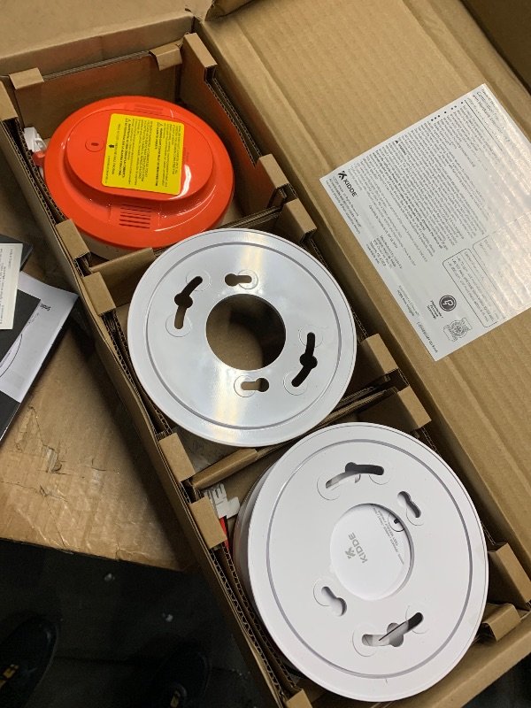 Photo 1 of (used)(see all images) Kidde Hardwired Smoke & Carbon Monoxide Detector for Home, Voice Alerts, 10-Year Battery Backup, 3-Pack