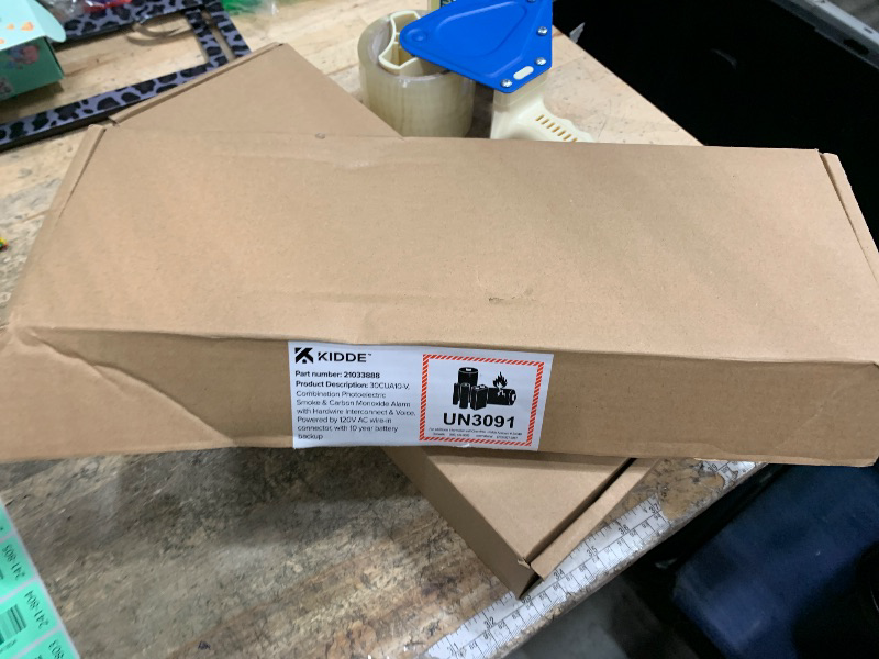 Photo 1 of (used)(see all images) Kidde Hardwired Smoke & Carbon Monoxide Detector for Home, Voice Alerts, 10-Year Battery Backup, 3-Pack